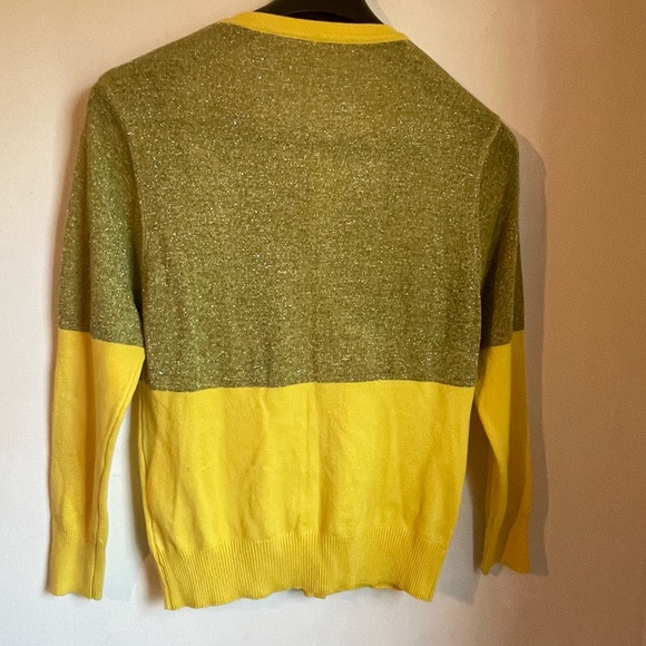 Small/Medium Unique Long sleeve Button up Measurements are in pictures - Picture 3 of 8